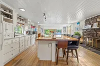 3-Story Lake Front Views! Dock, Hotspring Spa, Outdoor Dining, Watch Our Video! - Homestays