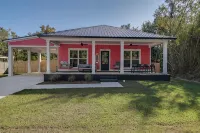 Newly Built Beach House with Fancy Upgrades! EV Charger. 0.5 Miles to the sand! - 民宿