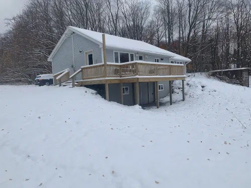 The Hill House offers a great view, plus it's close to town and dog friendly! - 3-Star