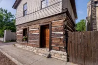 Morrison Cabin Offers The Finest Interiors, Unique History & Very Best Location - homestay
