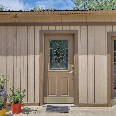 country living in a city. very close to DFW airport. in the heart of town