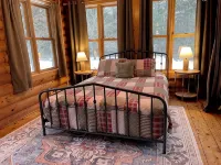 Relax and Reconnect in Private Cabin in the Wisconsin Forest. Pet Friendly. - Chalets