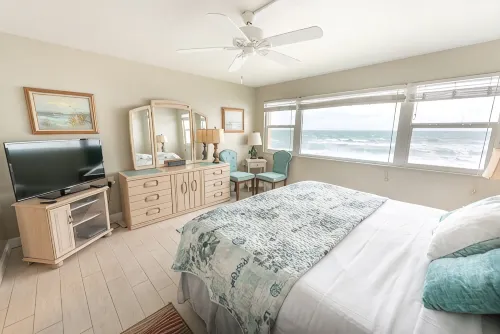 Oceanfront Condo w/ Balcony & Panoramic Beach Views, Unit 219 - 3つ星