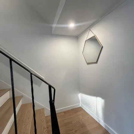 Relax with family or friends to this elegant apartment in the heart of Waltham