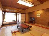Atami Kinjokan - vue sur la montagne