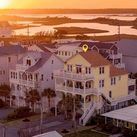"Personal Resort": Private Pool, Hot Tub, Ocean Views, Elevator, Walk to Town