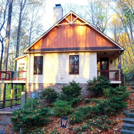 Cozy Modern Cabin near Wintergreen and Bold Rock