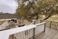 Natalia TX. Family Getaway!! - 무료 와이파이