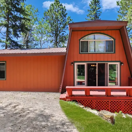 Cabin close to the slopes! Wifi, fireplace, and hot tub