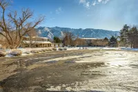 Mountainside Oasis, 1.2 Acres at Base of Mountains Perfect for Family Gatherings - 3 звезды