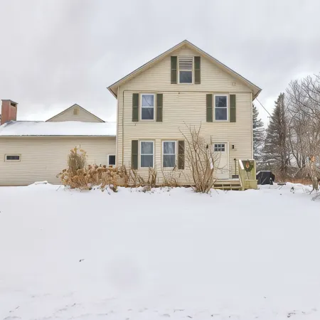 Large -2 Floor, 2-Bedroom Condo with  Game Room, 5 Min to Stowe.