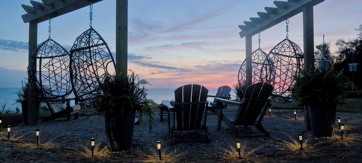 Luxury Lakefront Retreat: Panoramic Views, Game Room, Fire Pit Swings & More Hotele w: Ashtabula County