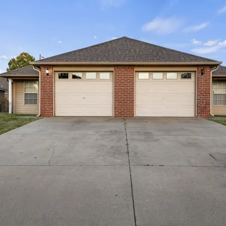 Cheerful 2 Bedrooms 2 Full Bathrooms Duplex