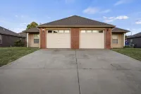 Cheerful 2 Bedrooms 2 Full Bathrooms Duplex - 2-Star