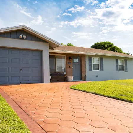 Beautifully Appointed 3BR / 2 Bath Home close to Beach & Iconic Atlantic Ave