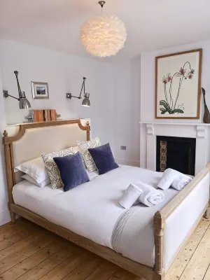 Modern Townhouse In Fowey, Cornwall, England - 4-Star