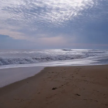 "Good Tides" Oceanside beach house with private heated pool & hot tub, Duck, NC