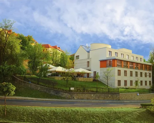 Hotel Castle Garden โรงแรมใกล้ฟอสต์ ไวน์ เซลลาร์
