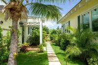Wild Orchid 4 Bedroom Home - parking