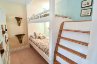 Charming Waterfront Cottage with Boat Ramp and boat docking - Pet Friendly - chambre d’hôtes