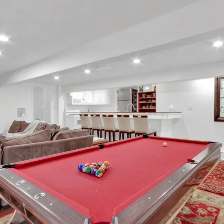Luxurious Private Estate with Hot Tub. Game Room, Grand Piano- Near Ski Resort