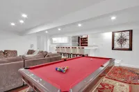 Luxurious Private Estate with Hot Tub. Game Room, Grand Piano- Near Ski Resort - Wi-Fi