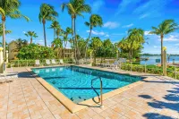 Waterfront Island House #14, Rum Point, Beach, Pool, Bikes, Kayaks, Paddleboards - Pools