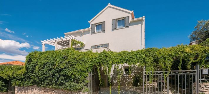 Apartment Oaza - Three Bedroom Apartment with Terrace and Sea View Hotels in Supetar