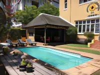 A Sunflower Stop Backpackers - Pools