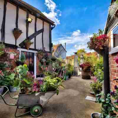 The Woolpack Inn Hotel Exterior