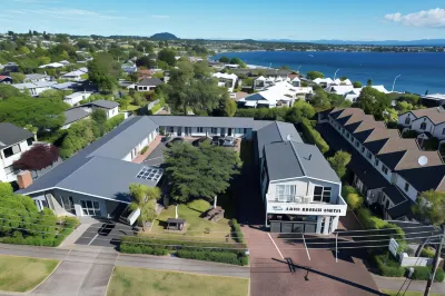 Lake Breeze Motel Hotels near Huka Falls