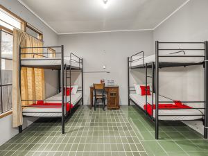 RedDoorz Hostel near Adisucipto Airport Yogyakarta