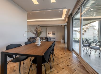 Phaedrus Living: City Center Luxury Flat N. Kosmos