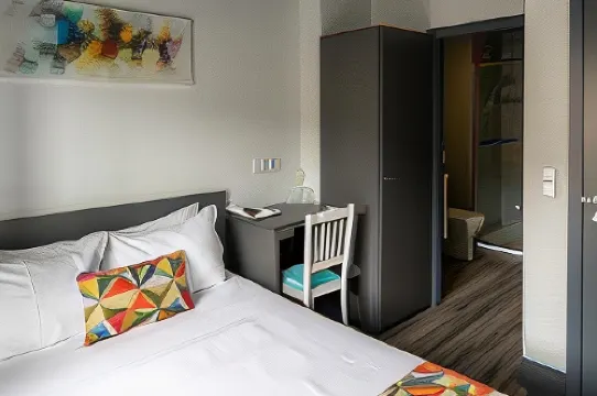 レジデンシャル クアレンタ & ウム