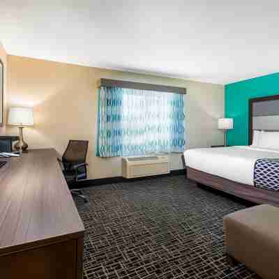 La Quinta Inn & Suites by Wyndham Batavia Rooms