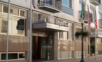 "a hotel entrance with a sign that reads "" hotel imperial "" on the front of the building" at Hotel Imperial