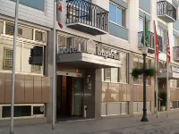 Hotel Imperial Отели рядом с достопримечательностью «Old Building Captaincy»