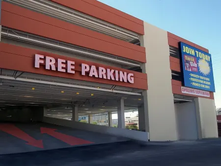 Silver Sevens Hotel & Casino Отели рядом с достопримечательностью «Real Bodies Las Vegas»