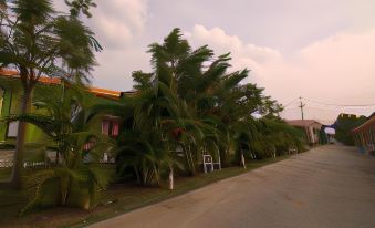 The Palm Resort Kampeang Saen.
