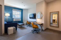 Holiday Inn Express & Suites Englewood - Denver South فنادق في Meridian