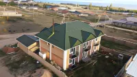 The Lake Townhouse