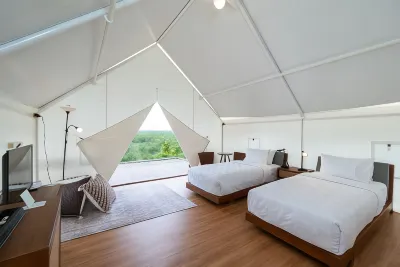 Giri Wanara Glamping Resort Hotel dekat Pantai Mbuluk