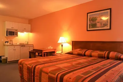 Aurora Park Inn & Suites Hotels near Northern Alberta Railway Park