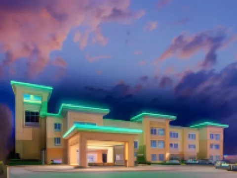La Quinta Inn & Suites by Wyndham Muskogee Hotels in Muskogee