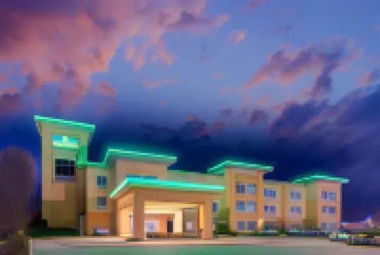La Quinta Inn & Suites by Wyndham Muskogee Hotels in Muskogee