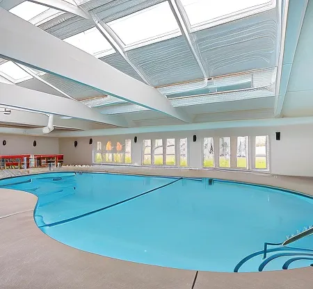 Ramada by Wyndham Hartford North / Bradley Airport