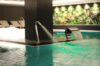 AZ Hotels Grand Oran - مسبح