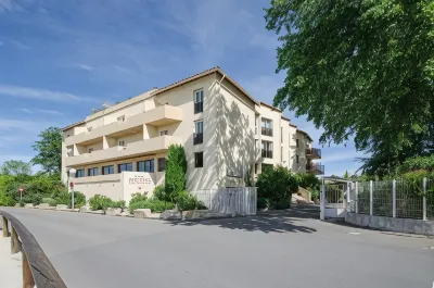 Hotel les Nevons Hotels near CAMPREDON art & image