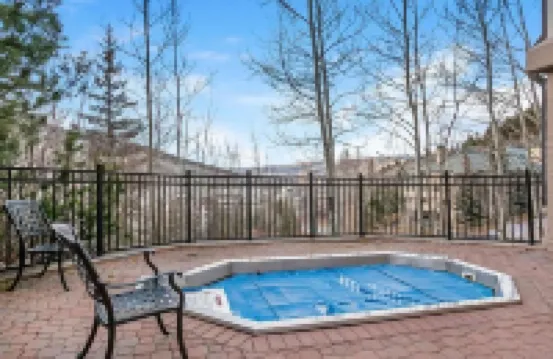 MINT Ski-in/Ski-out w/Mnt. Views, 3Bed 3Bath,with 2 Master on-suites, Highlands - 3-Star