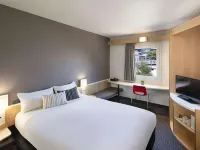 Ibis Newcastle Hotels near Merewether Beach